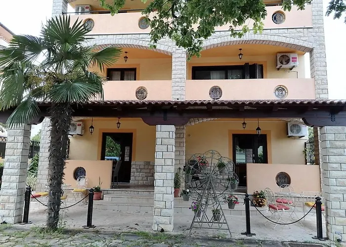 Gostinjska kuća Slim I Sobe 3*