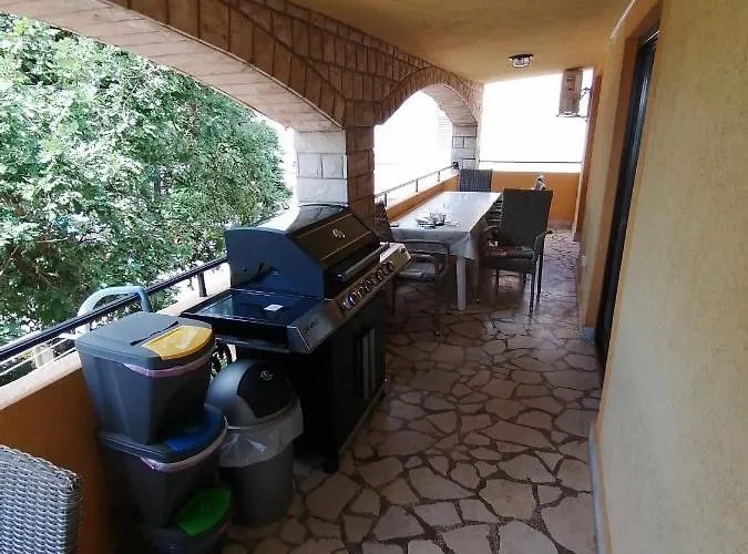 Gostinjska kuća Slim I Sobe 3*